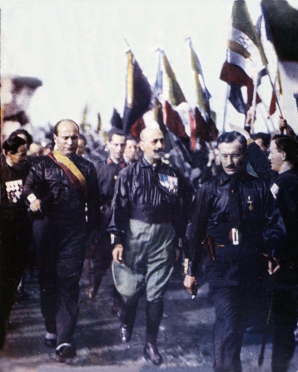 Mussolini har mars på Roma. 1922. Håndkolorert foto 1923. (Marcia su Roma) av Italian Photographer