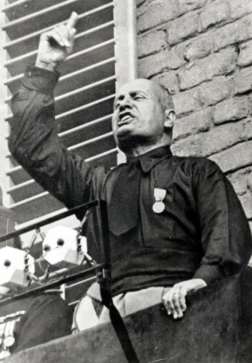 Mussolini i svart skjorte av Italian Photographer