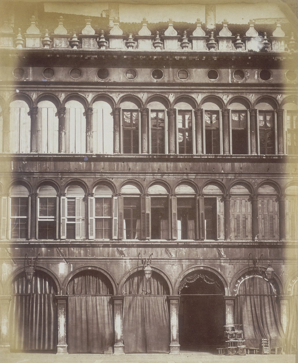 Fasaden til en venetiansk bygning, ca. 1865 av Italian Photographer