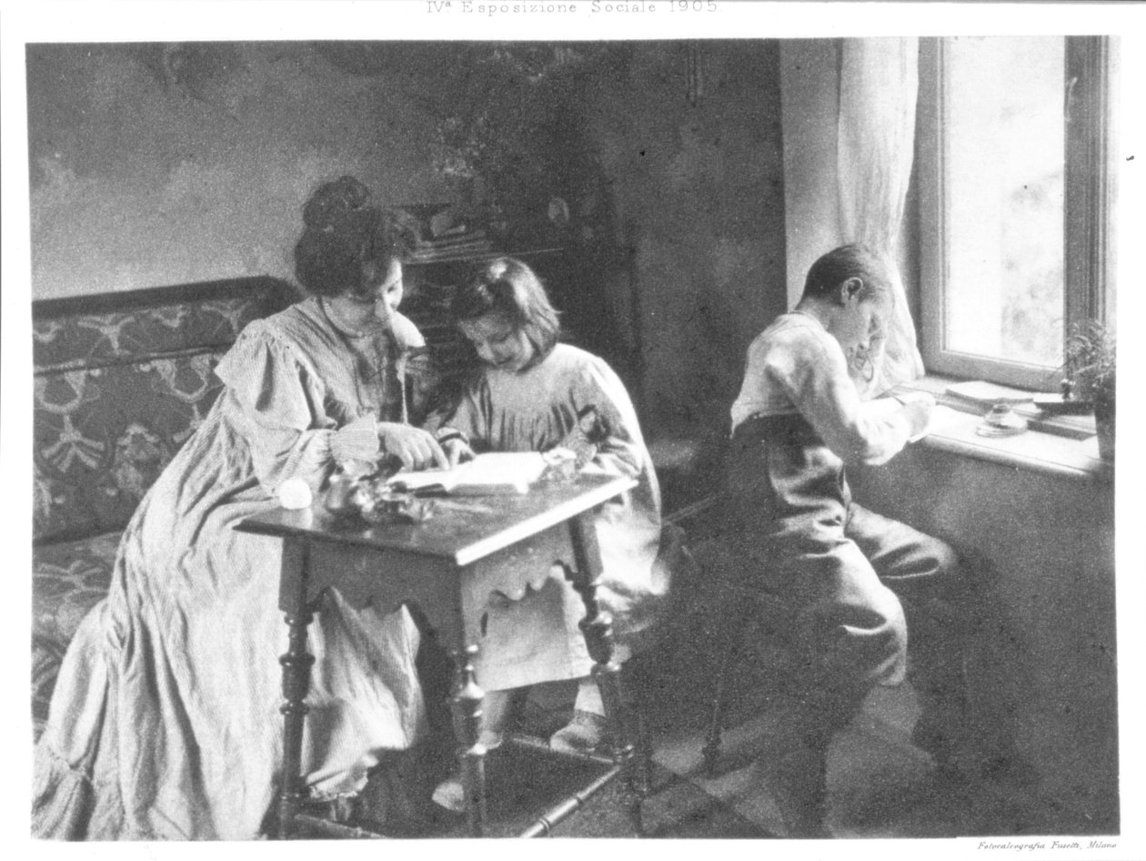 The Reading Lesson, 1905 (sølvbromid gelatintrykk) av Italian Photographer