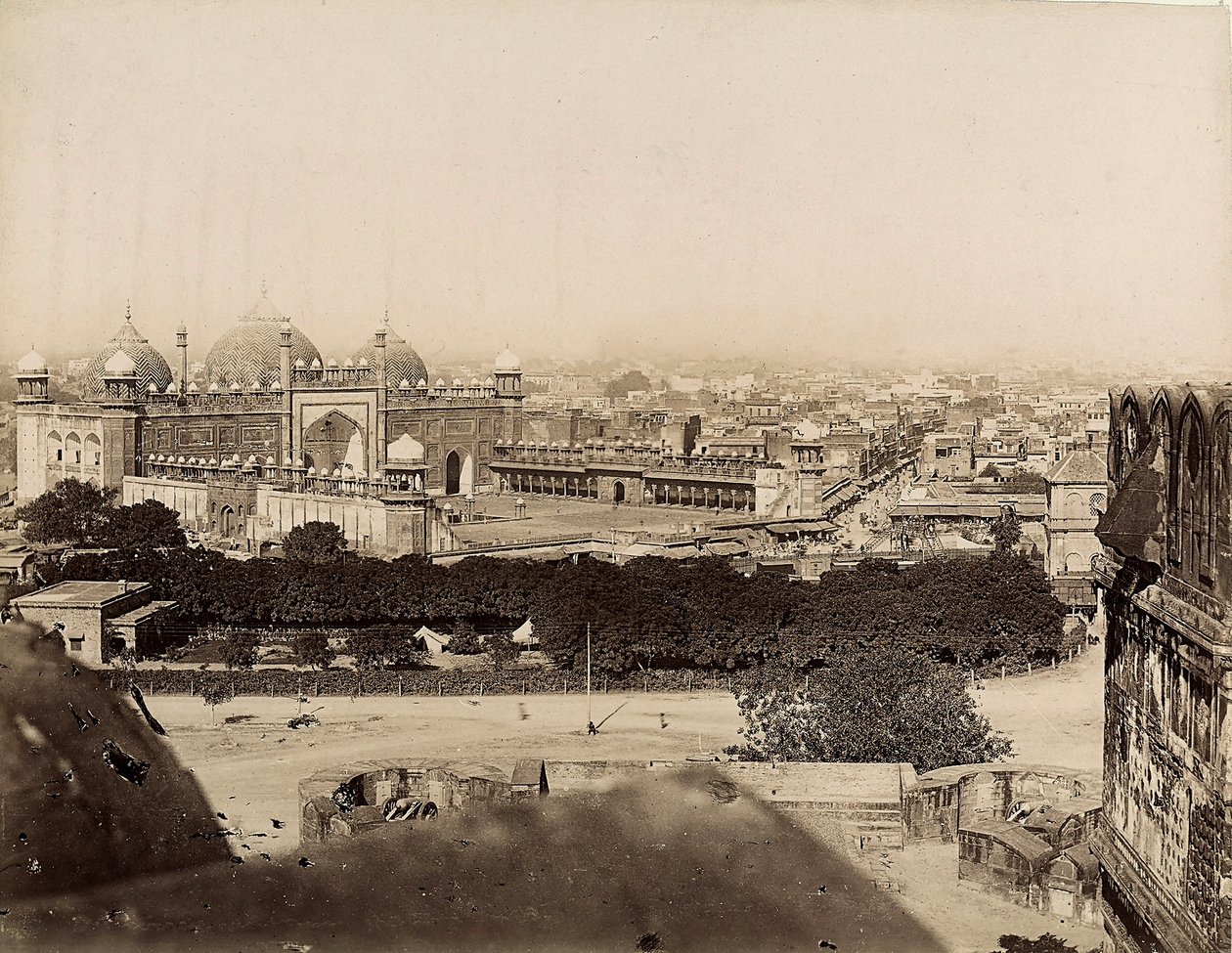 Utsikt over byen Agra og Moti-moskeen (Agra Fort), ca. 1890 (sølv gelatintrykk) av Italian Photographer