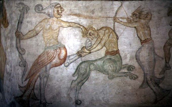 En kamp mellom satyrer og andre mytologiske skapninger (fresco) av Italian School