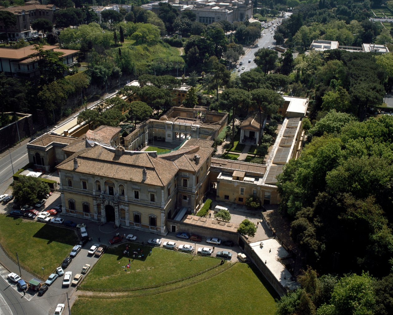 Luftutsikt over Villa Giulia i Roma, Italia av Italian School