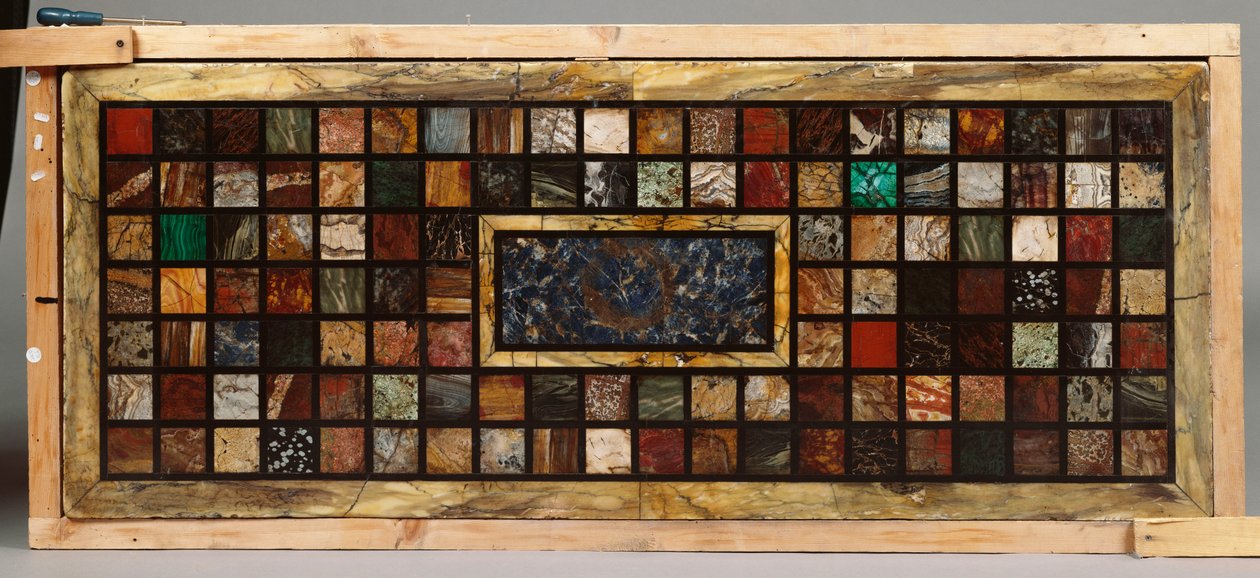 En italiensk bordplate sentrert av et lapis lazuli-panel av Italian School