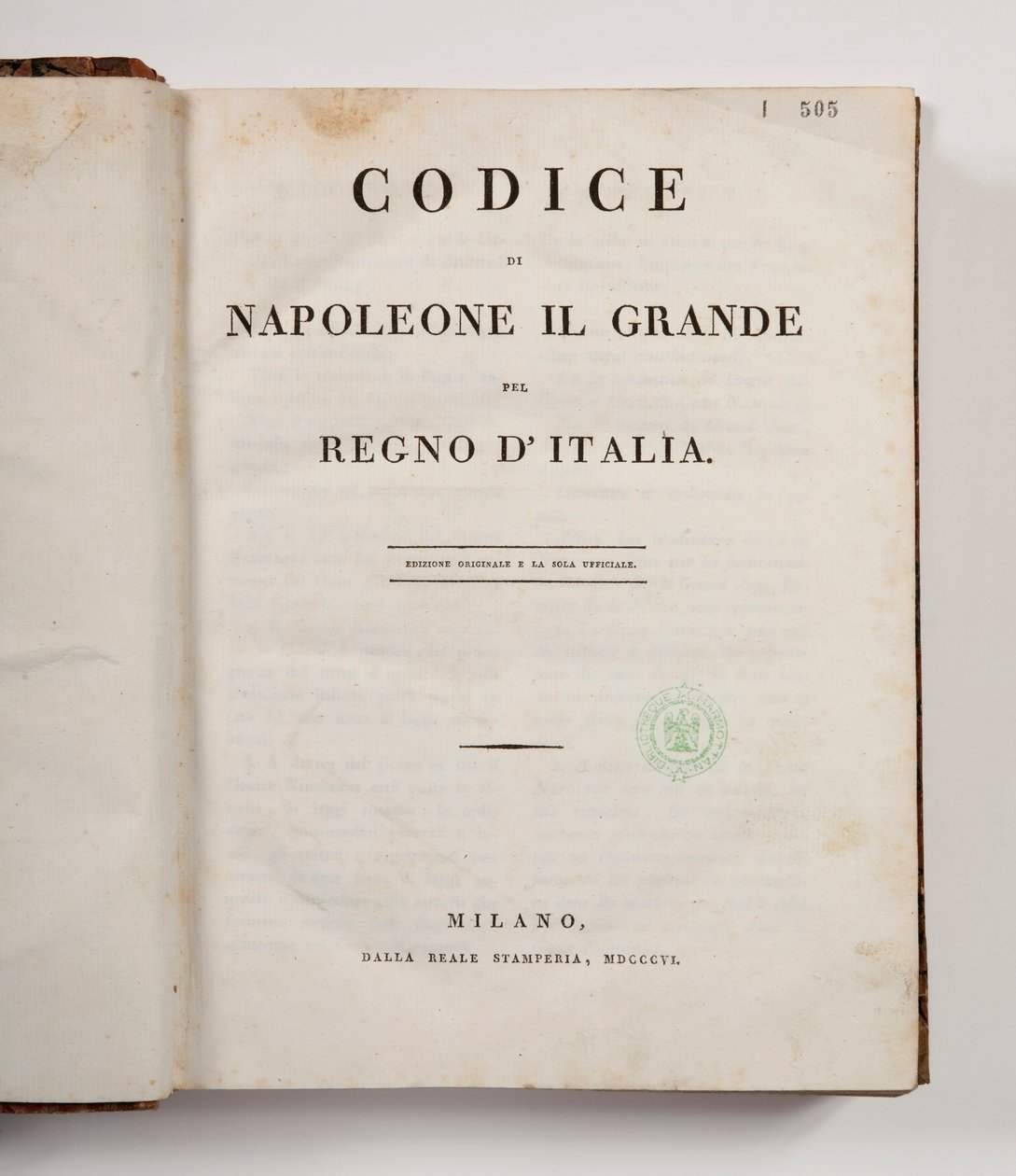Kode for Napoleon den store for kongeriket Italia, åpen på tittelsiden, utgitt Milan, dalla reale Stamperia, 1806 (trykt papir) av Italian School