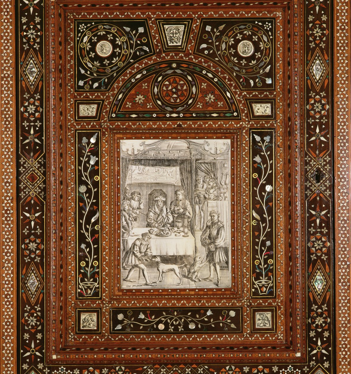Detalj av en gravering på elfenben, etter Memling (ca. 1433-94), fra et kabinett gitt til Mary Queen of Scots (1542-87) og Francis II (1544-60) som bryllupsgave (tre og innlagt elfenben) ( se 162449) av Italian School