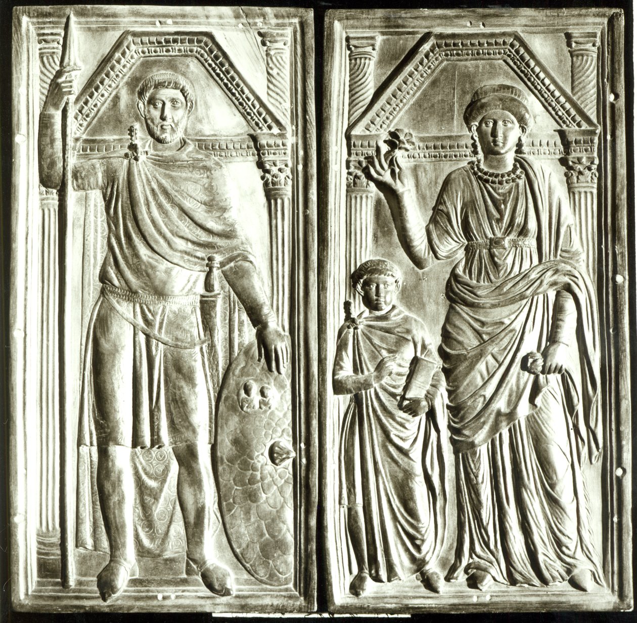 Diptyk som viser Stilicho (ca. 365-408), Serena og Eucharius av Italian School