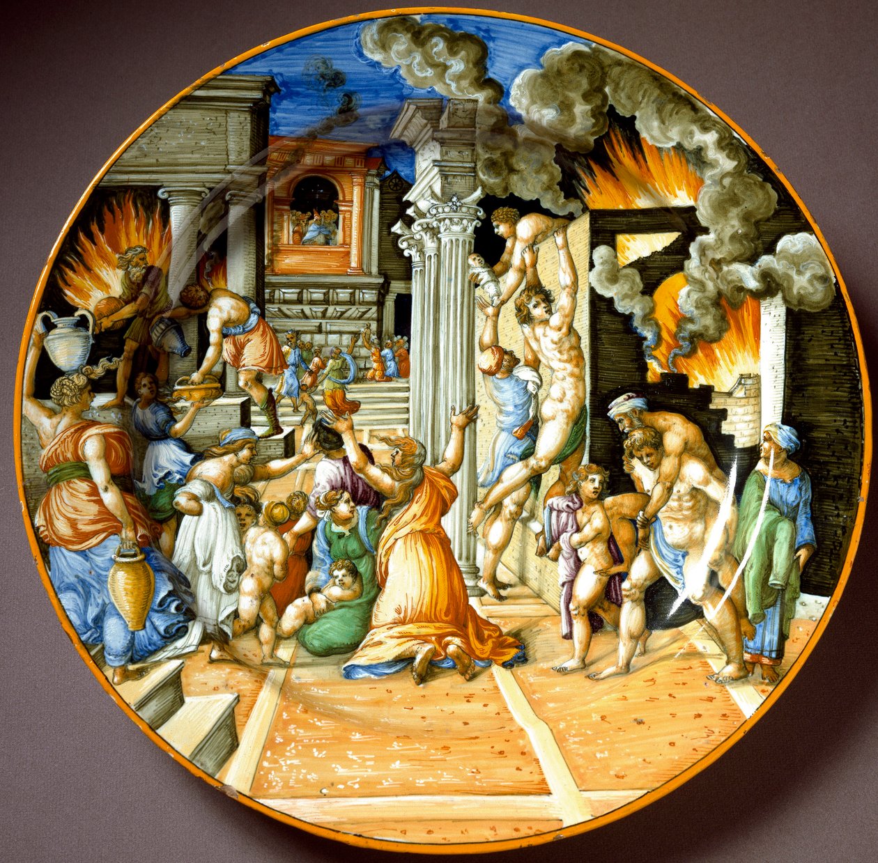 Enee og hans far Anchise under den trojanske brannen Keramisk plate produsert i Urbino, Italia. 1560 rundt Firenze, Museo Nazionale del Bargello - Aeneas og hans far Anchises under brenningen av Troja. Keramisk plate fra Urbino. Cirka 1560. Nasjonalmuse av Italian School