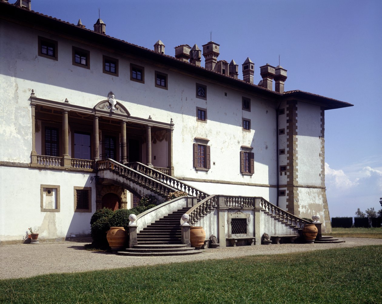 Fasade av Villa Medicea, kalt Ferdinanda eller villaen til de hundre chimineene i Artimino av Italian School