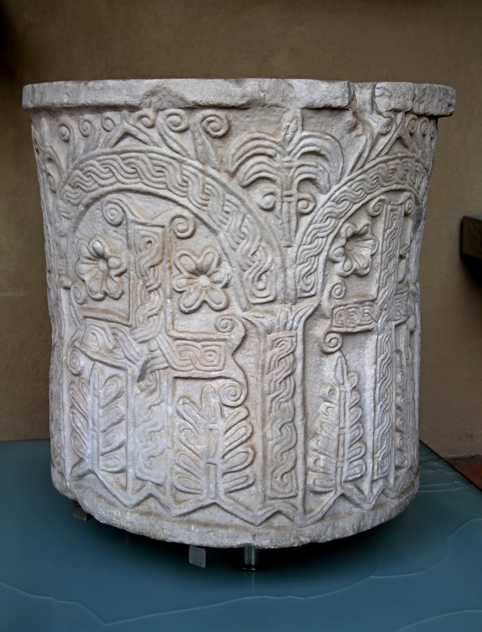 Font, opprinnelig fra kirken St Agatha i Quirinale av Italian School