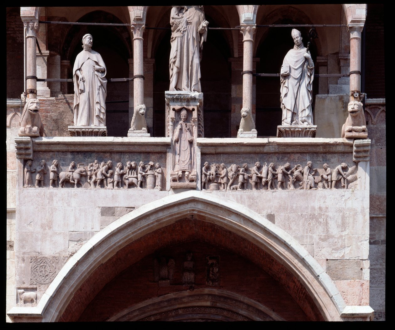 Frise av månedene for hovedinngangen (skulptur av Italian School