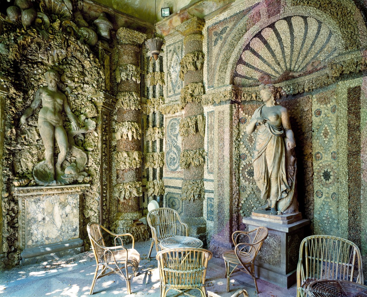 Interiøret i grotten, i Villa la Pietra av Italian School