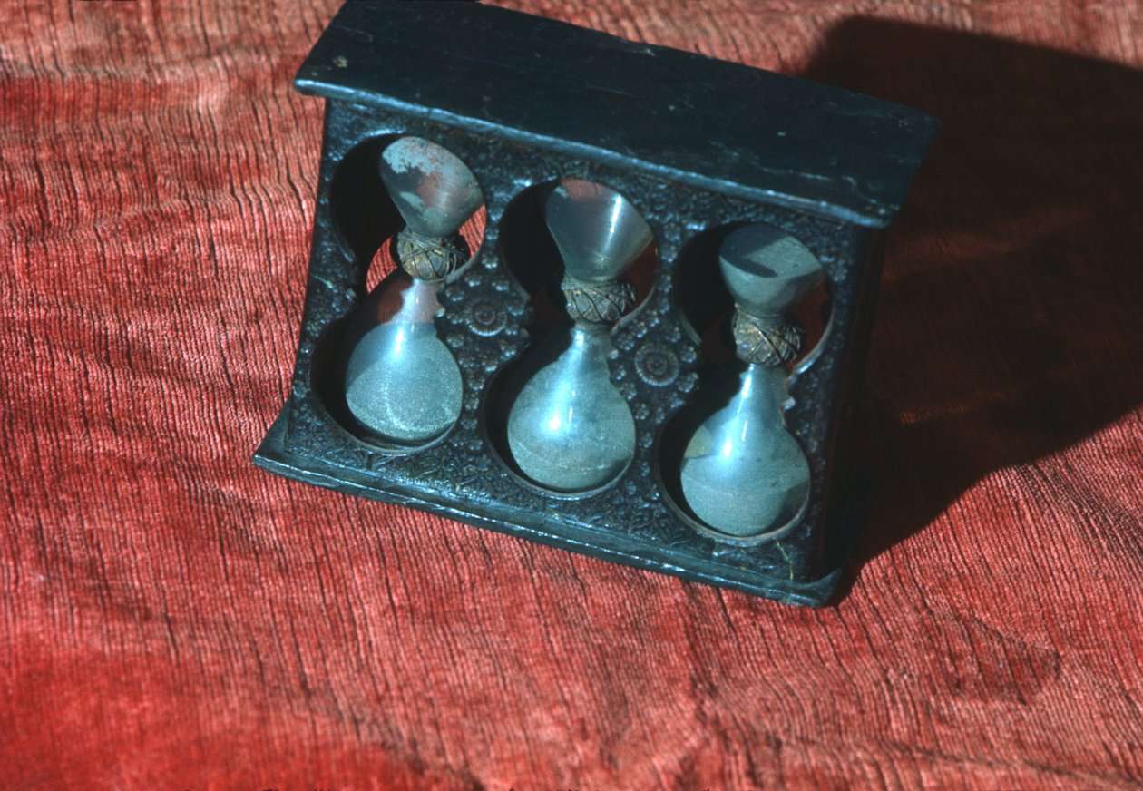 Italiensk sandglasssett, ca. 1700 (tre, glass og sand) av Italian School