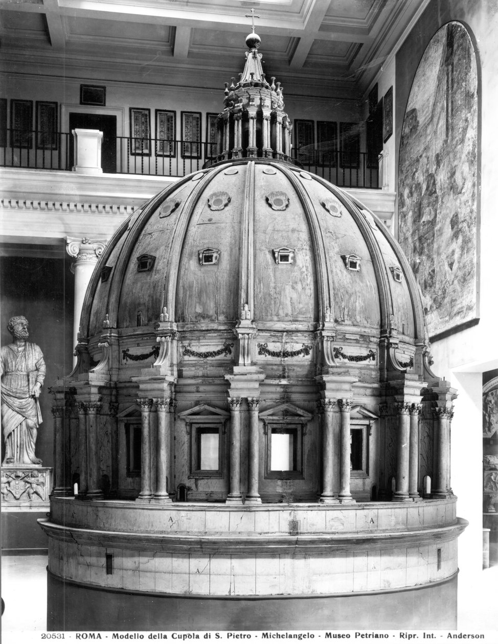 Modell av kuppelen til St. Peters, designet av Michelangelo (1475-1564) og bygget av Giacomo della Porta (ca. 1533-1602) i 1588-90 (tre) av Italian School