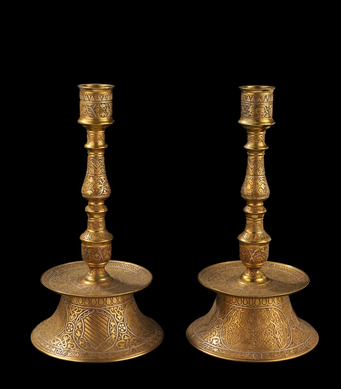 Et par lysestaker av støpt bronse med sølvbelegg, hver med et våpenskjold, tidligere kalt "Belegno of Venice", og et blankt skjold, 1800-99 av Italian School