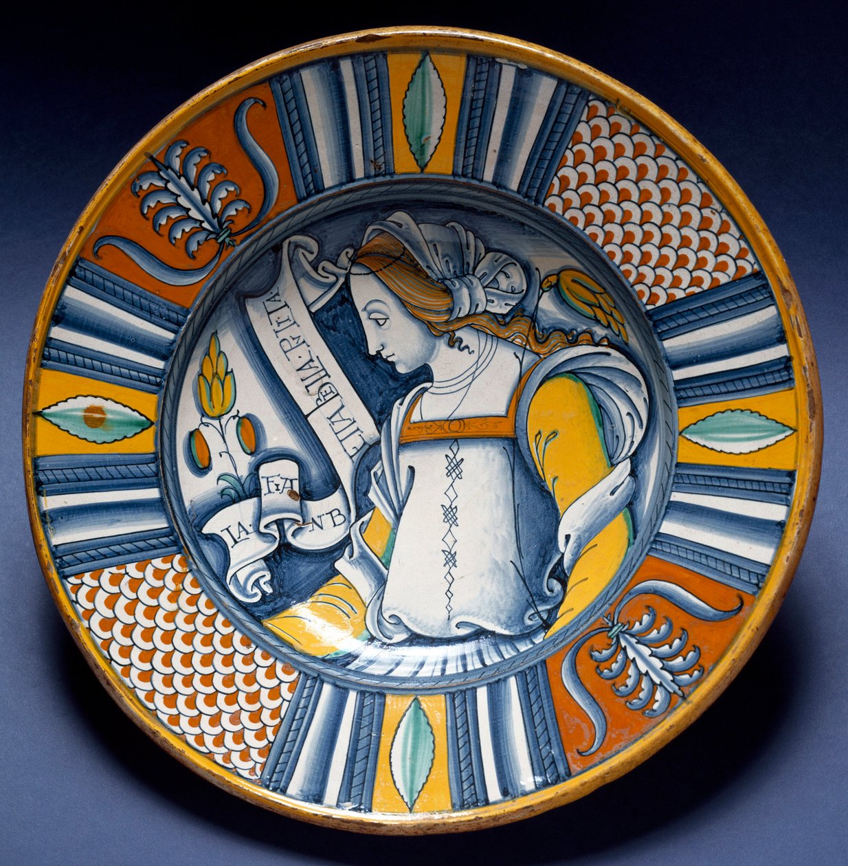Portrett av en ung dame Keramisk plate produsert i Deruta, Italia. 1520 rundt Firenze, Museo Nazionale del Bargello - Portrett av en ung dame. Keramisk plate fra Deruta, Italia. ca.1520. Nasjonalmuseet i Bargello, Firenze, Italia av Italian School