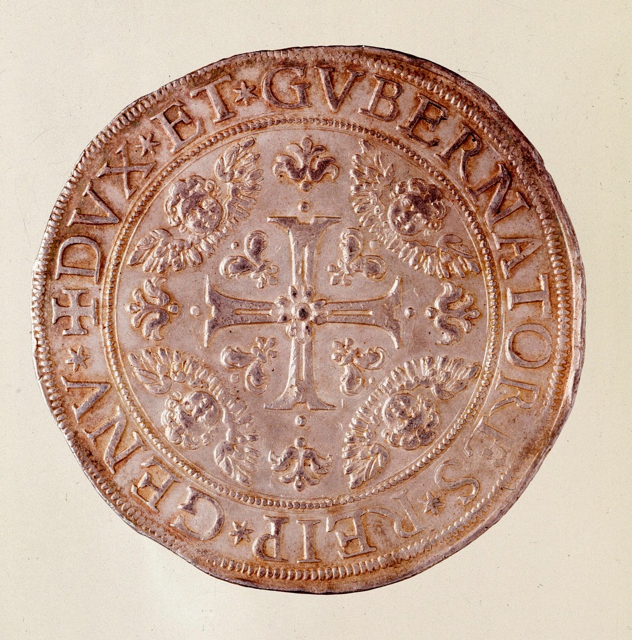 Sølvmynt fra Republikken Genova (Genes) med korset. 1670. Diam. 5,8 cm Napoli, museo archeologico av Italian School