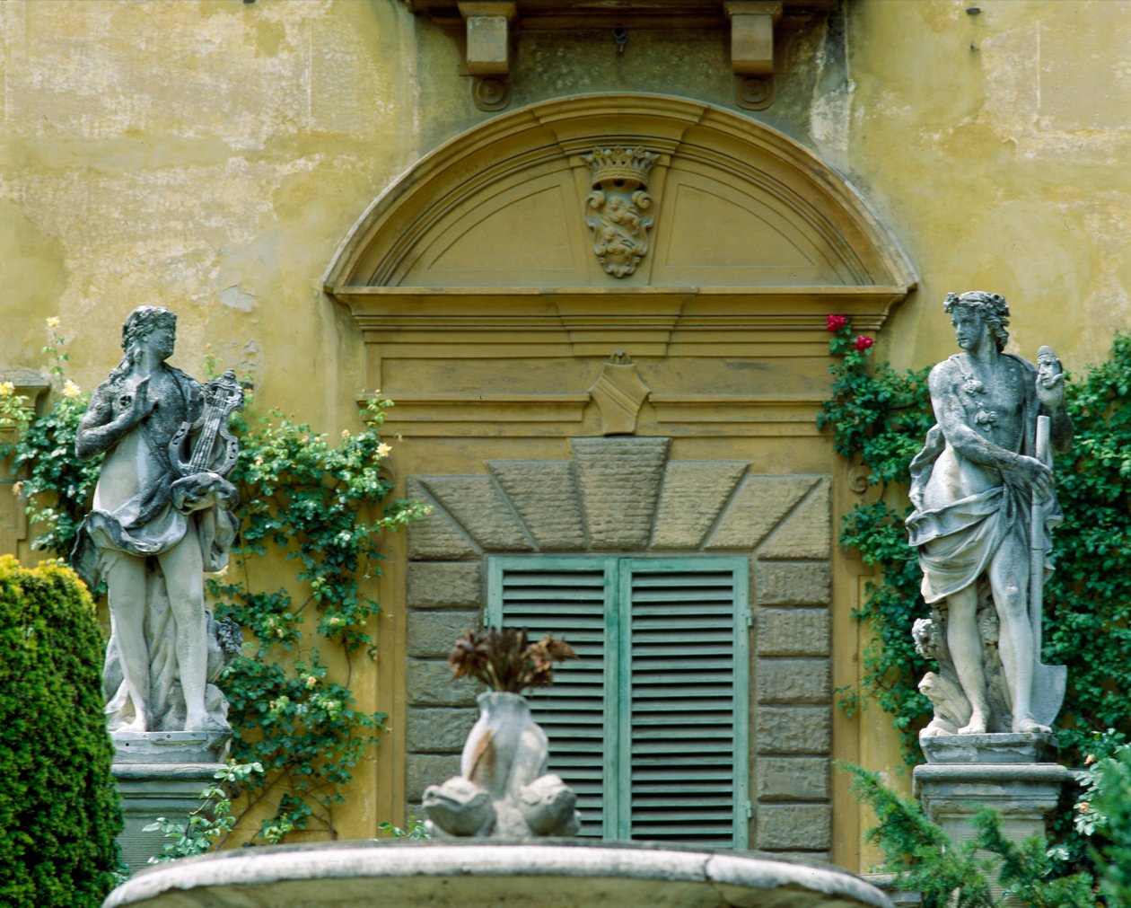 Sørfasaden til Villa la Pietra av Italian School