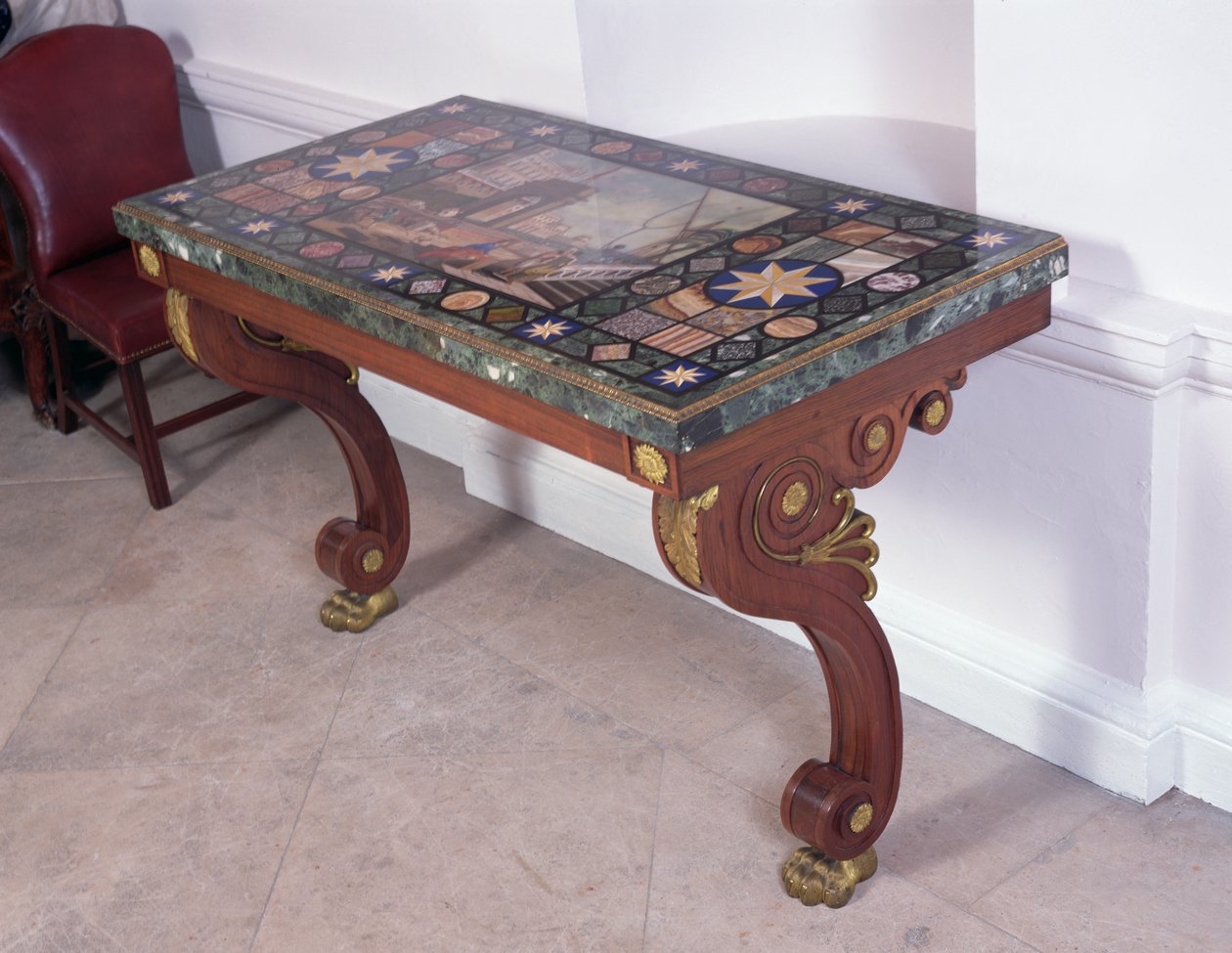 Bordplate som viser havnen i Livorno, etter et design av Antonio Ciocci (fl.1722-92) (pietra dure) (se 316265 for par) av Italian School