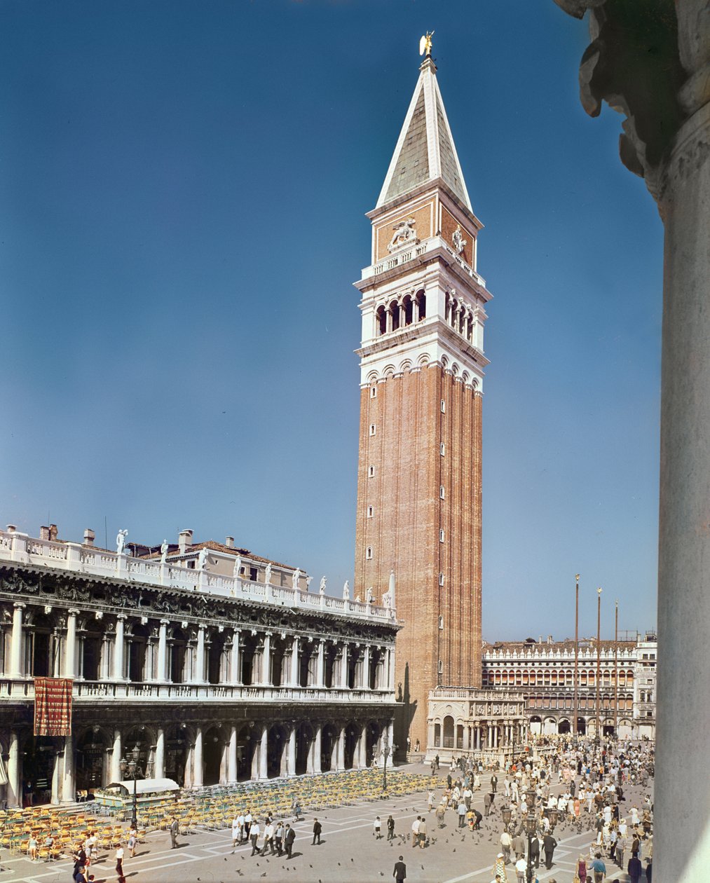 Libreria Sansoviniana og campanile av Italian School