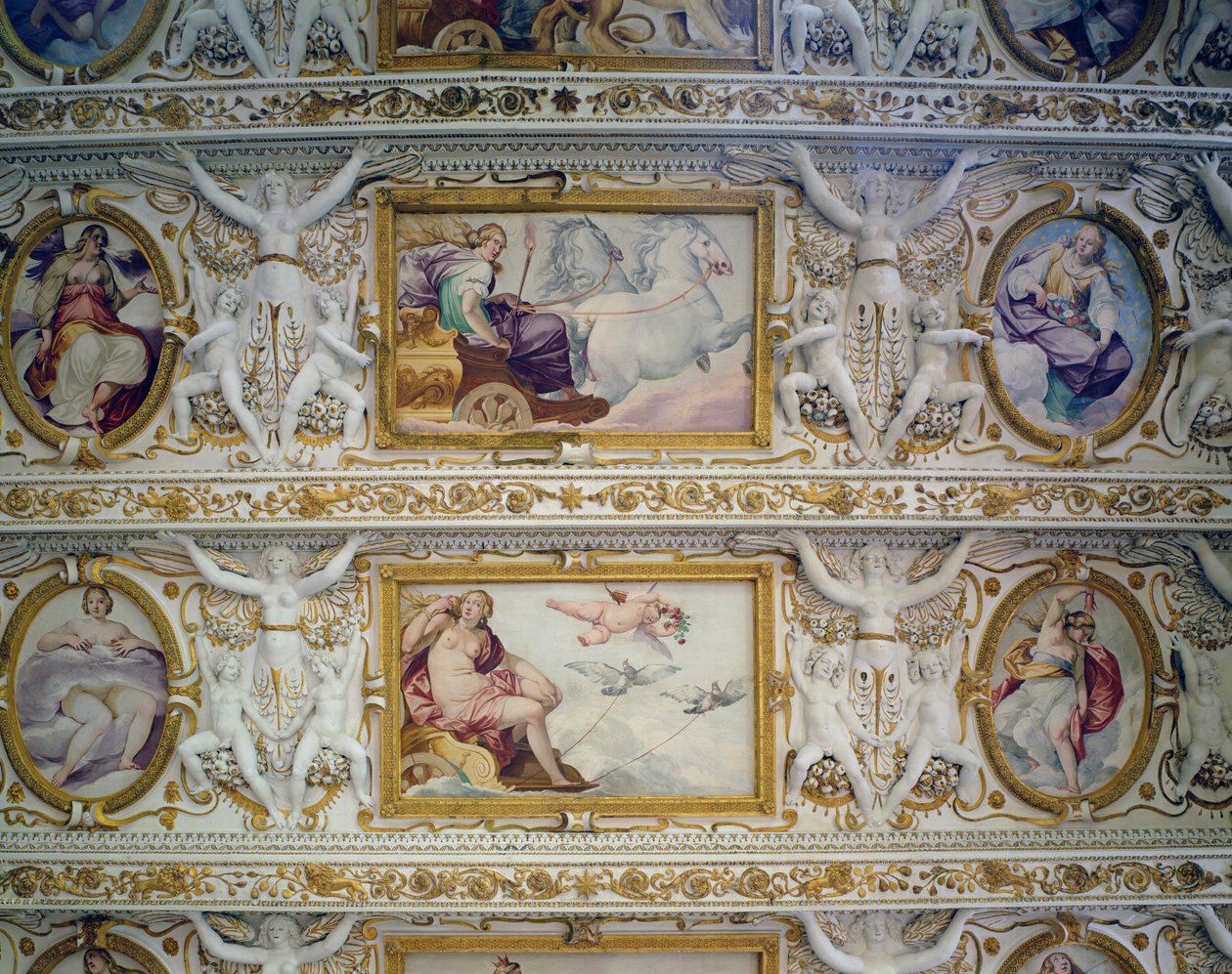Hallen i første etasje, detalj av mytologiske figurer, takdekorasjon av Italian School