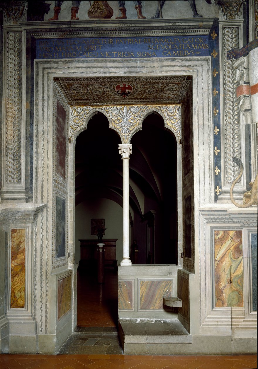 Utsikt over et vindu i Hall of Lilies bygget i 1299-1314 av Italian School