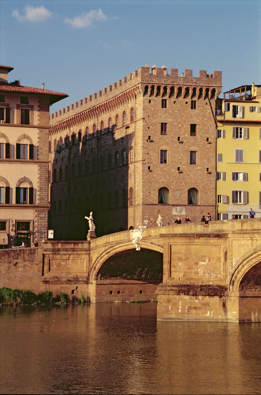 Utsikt over Museo Ferragamo og Ponte Santa Trinita av Italian School