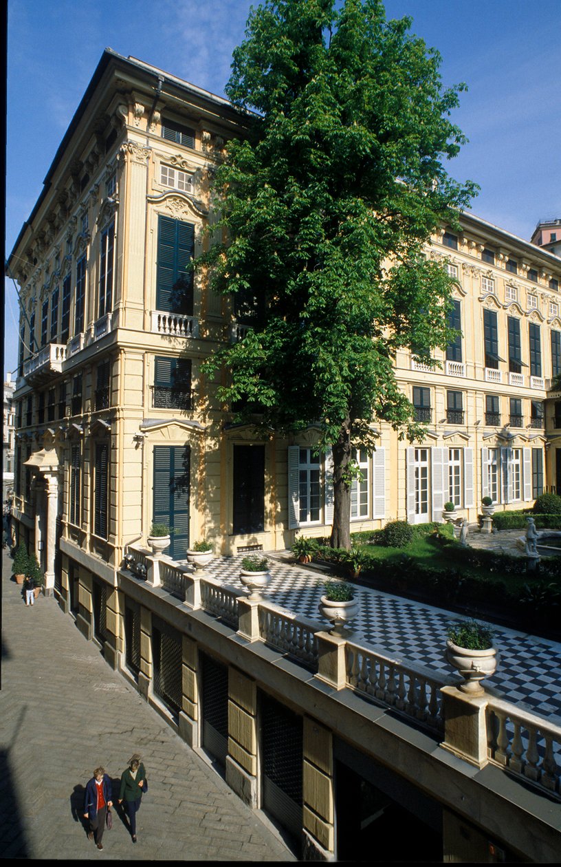 Utsikt over palasset (Palazzo) Bianco (eller palasset til Luca Grimaldi) bygget i 1530 og 1540 i Genes (Genova), Italia av Italian School