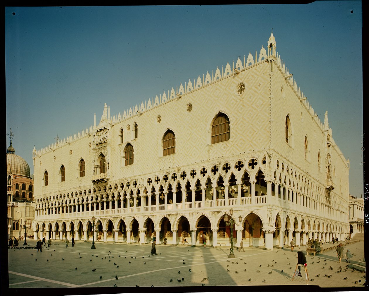 Utsikt over vestfasaden til Palazzo Ducale, 1300-1400-tallet av Italian School