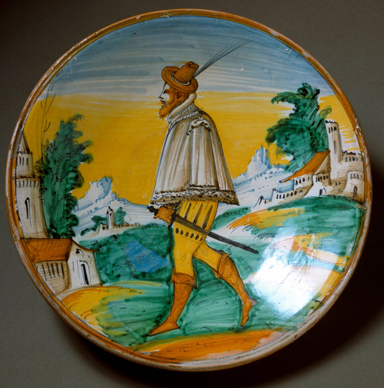 Ung våpenmann. Keramisk plate produsert i Viterbo, Italia. Slutten av 1500-tallet Firenze, Museo Nazionale del Bargello av Italian School