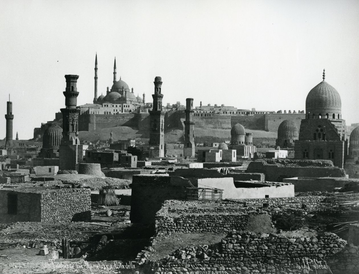 Kalifenes citadell og graver, Kairo, ca. 1880 av J. Pascal Sebah