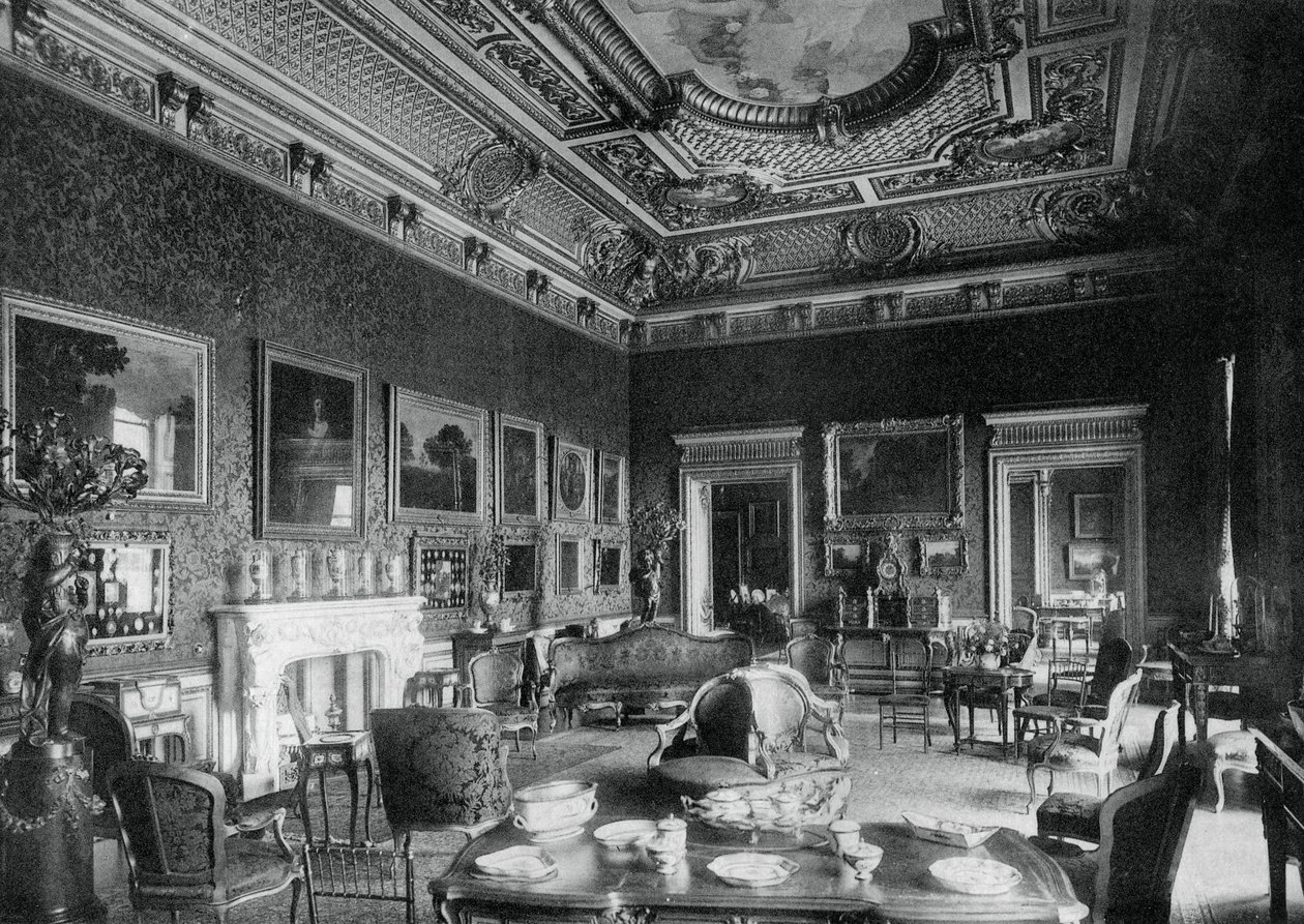 Salongen, Montagu House, 1908. av J Russell and Sons