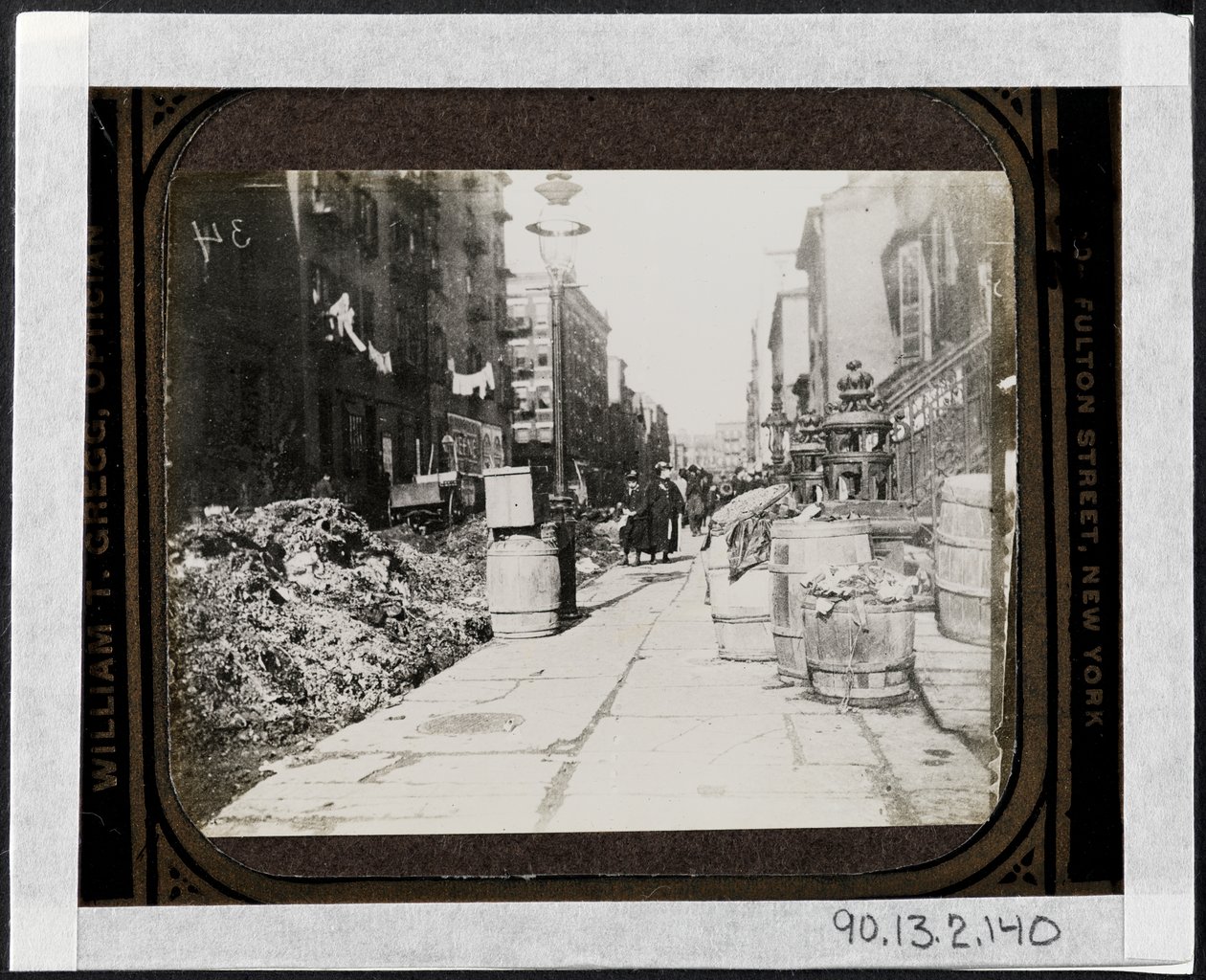 Tammany Street Cleaning før Warings Day, foran Varick Place 9, ca. 1890 av Jacob August Riis