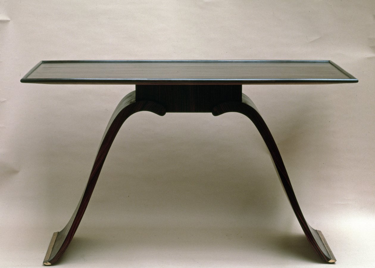 Macassin ibenholt bord, med messingbundne føtter, av Emile Jacques Ruhlmann, ca. 1930-32 av Jacques Emile Ruhlmann