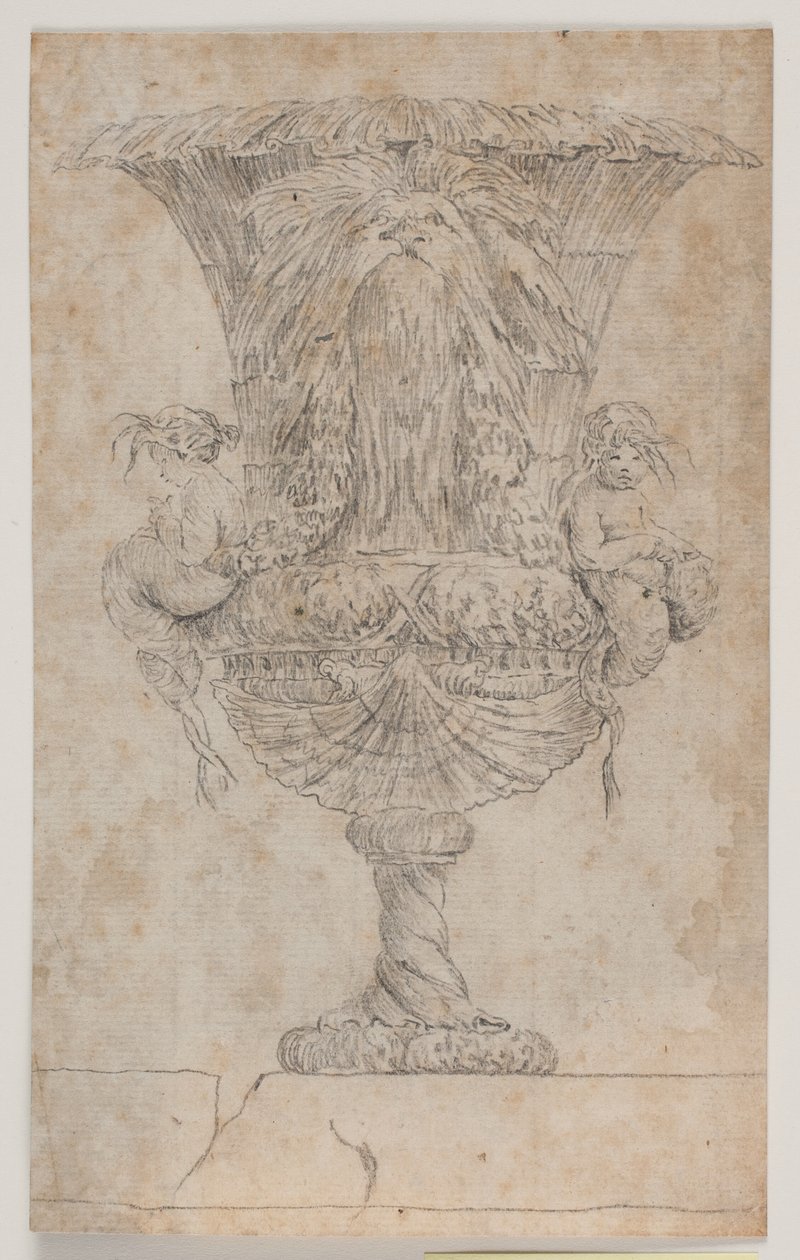 Dekorativ vase med to putti (havfruer?). Kopi etter redigering (pl. 9) i suiten av vasene tegnet av Saly i 1746. "Vasa a se inventa..." av Jacques Francois Joseph Saly