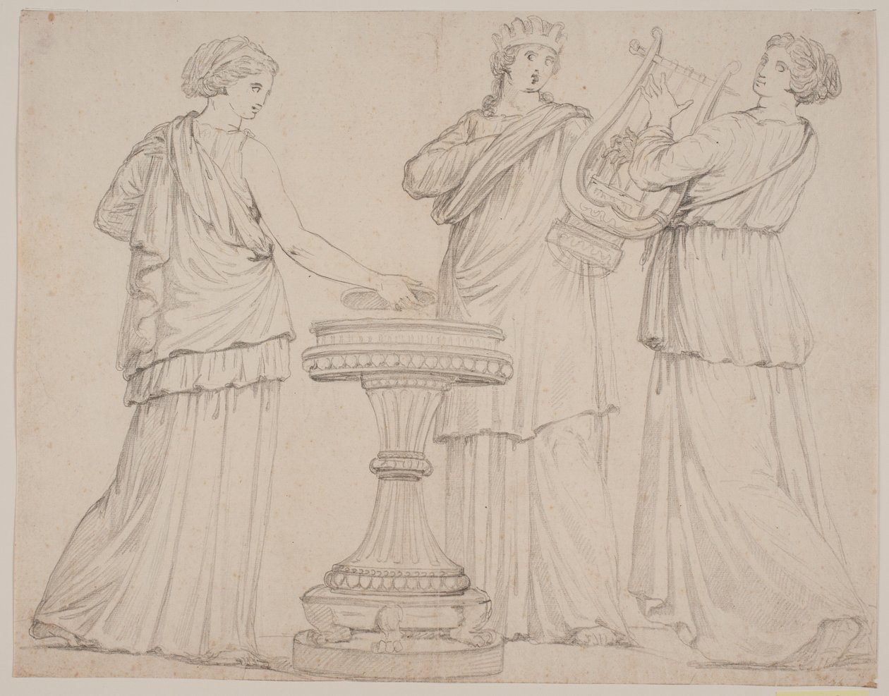 Tre kvinner i greske kapper ved et alter. Kvinnen t.v. med nettbrett (?), i midten med krone, t.h. med en lyre (terpsichore?) av Jacques Francois Joseph Saly