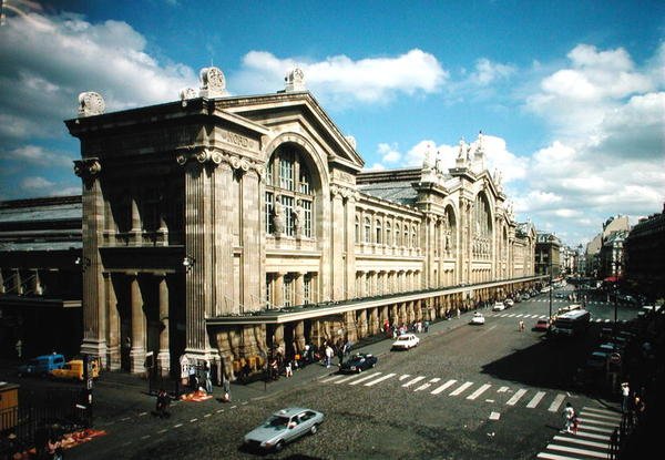 Utsikt over fasaden til Gare du Nord, bygget i 1861-63 av Jacques Ignace Hittorff