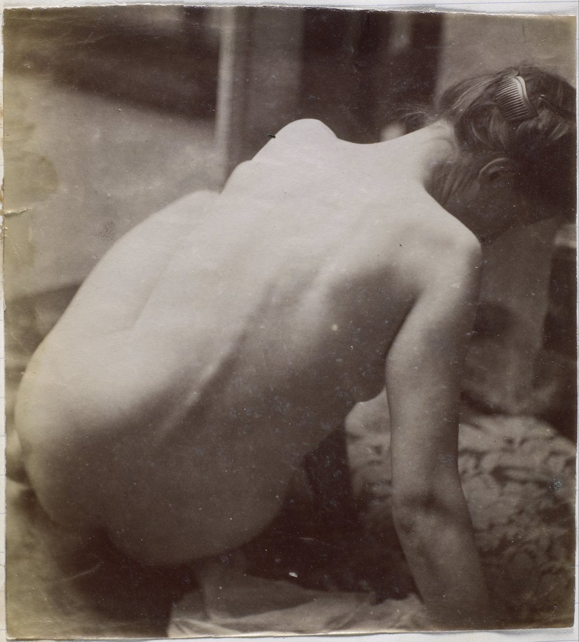 Studie av en kvinnelig nakenmodell, sett fra baksiden, i studioet til Jacques de Lalaing, forstudie for element for en fontene ved Musee des Beaux arts, Tournai og for en sirkulær fontene av Jacques Lalaing (attributed to)