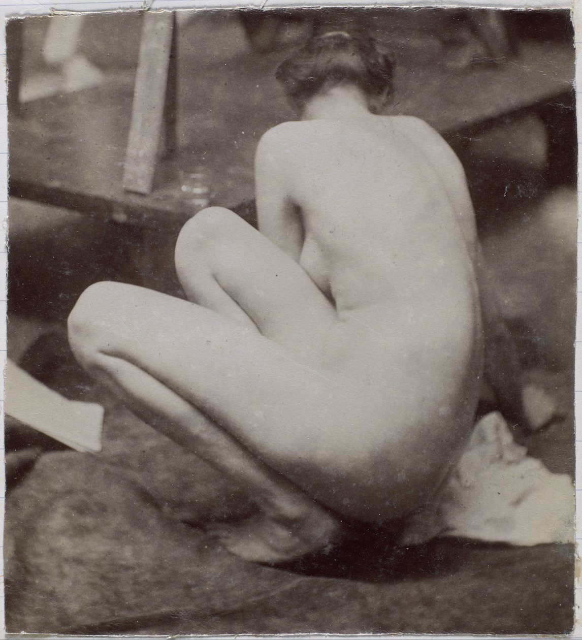 Studie av en kvinnelig nakenmodell, sett fra baksiden, i studioet til Jacques de Lalaing, forstudie for element for en fontene ved Musee des Beaux arts, Tournai og for en sirkulær fontene av Jacques Lalaing (attributed to)