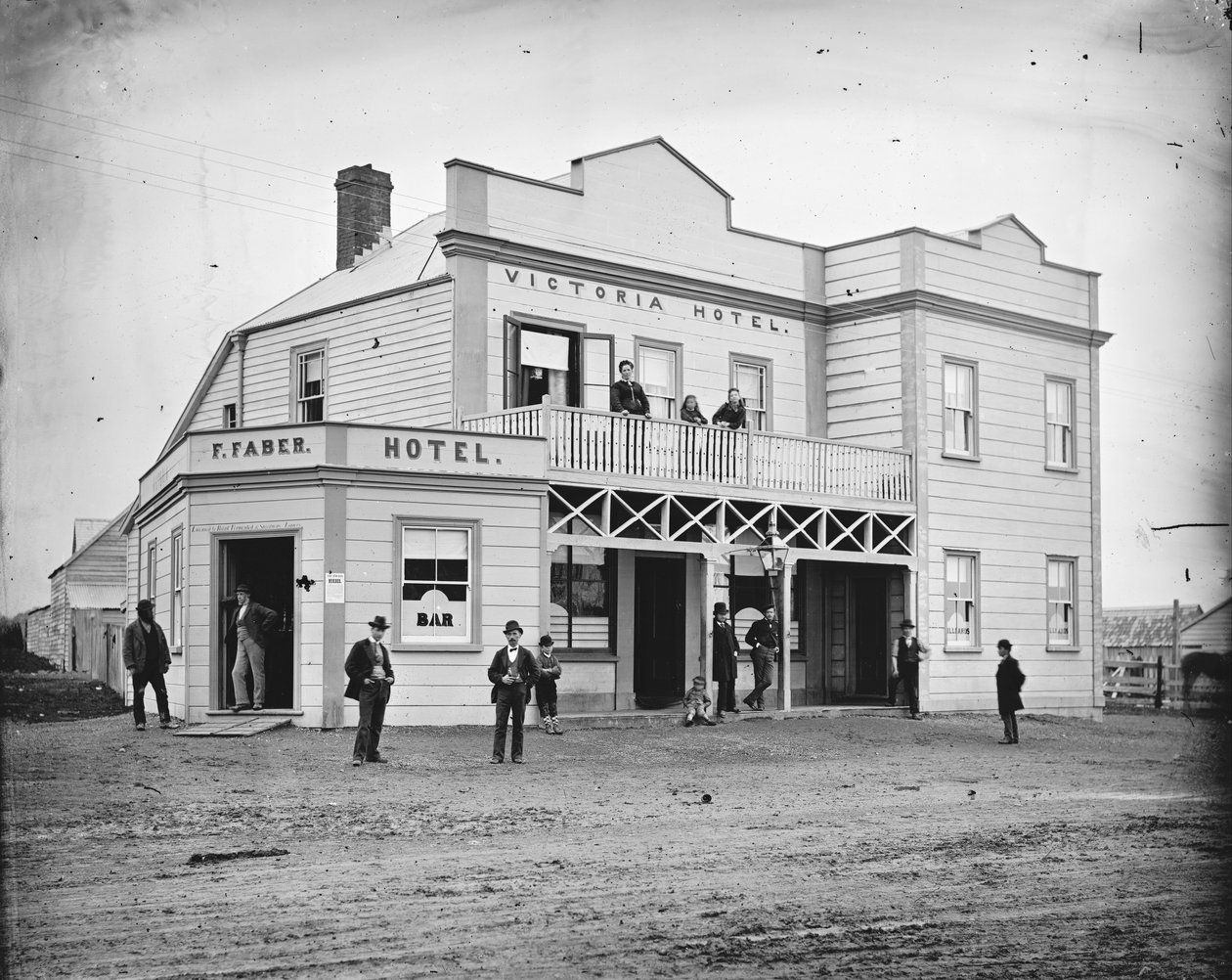 Victoria Hotel av James Bragge