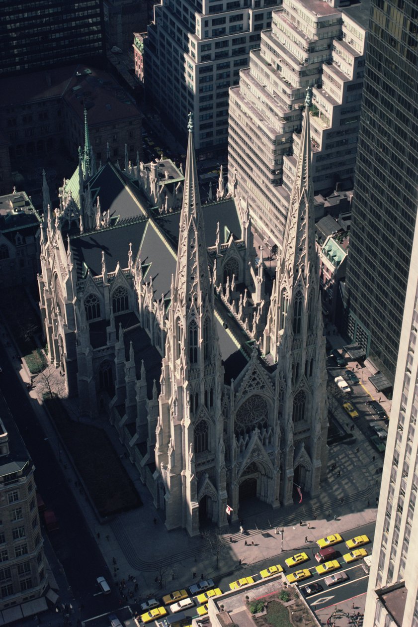 Utsikt over St. Patricks Cathedral fra Rockefeller Center av James Renwick