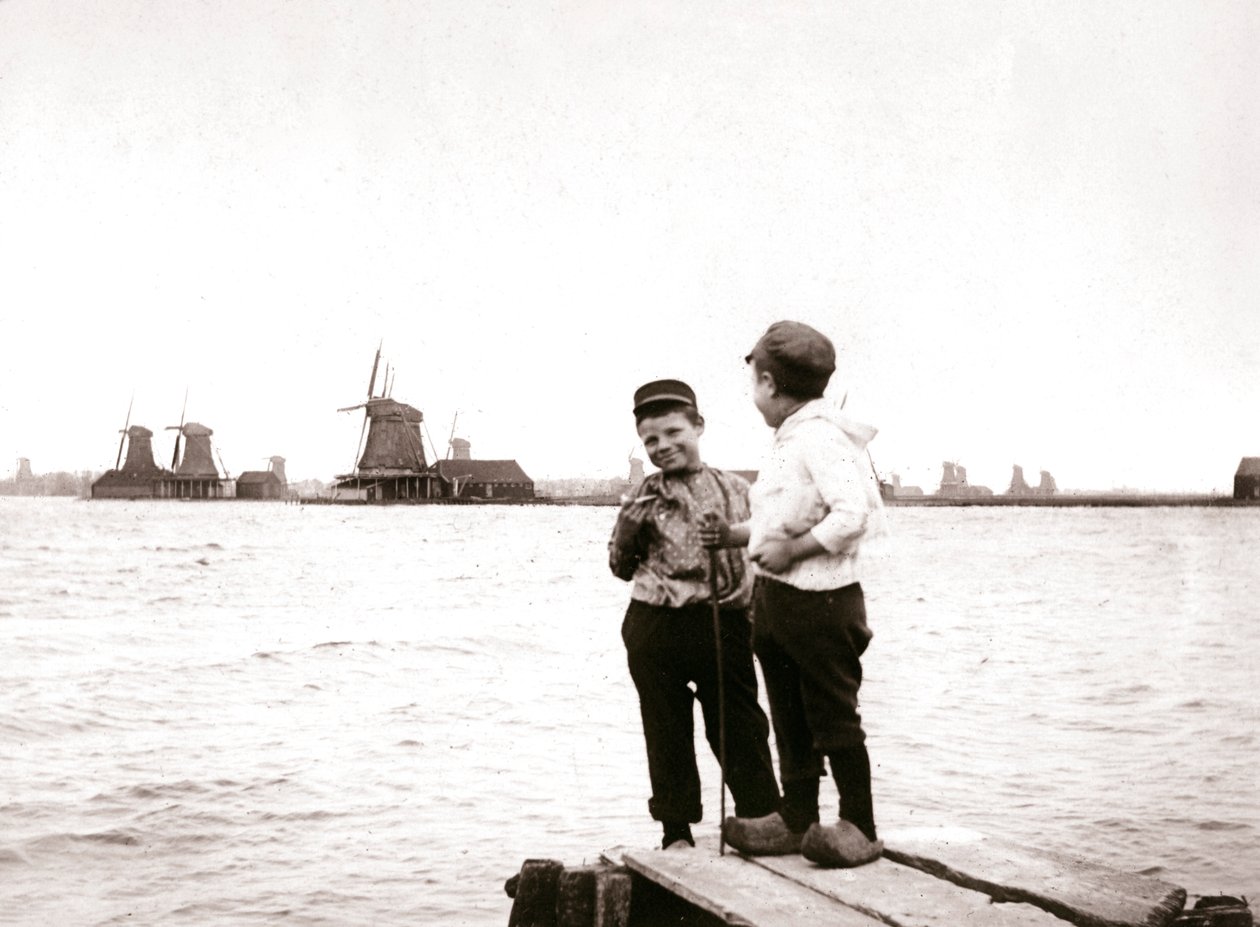 Gutter ved en kanal, Laandam, Nederland, 1898. av James Batkin