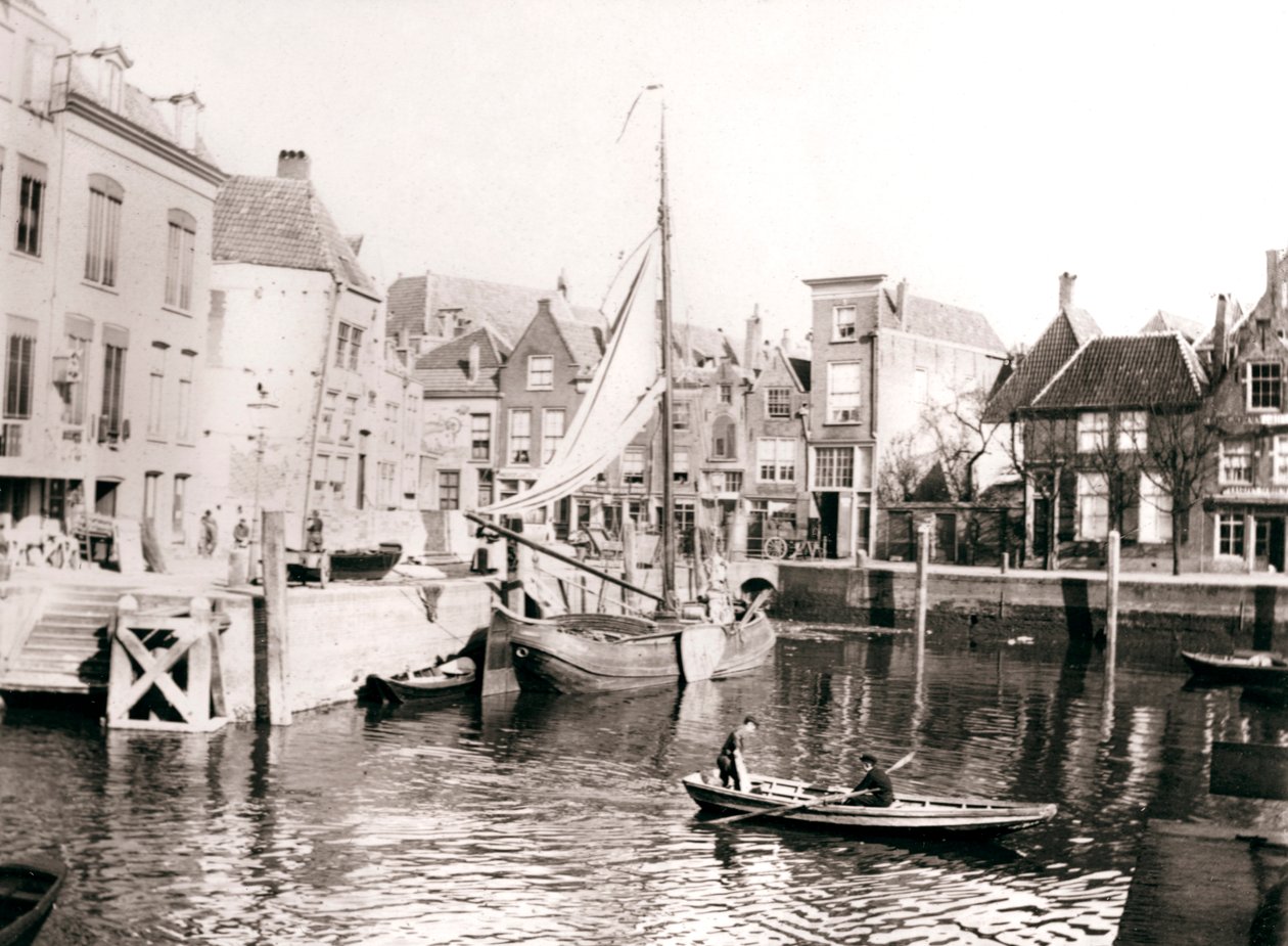 Kanalgården, Dordrecht, Nederland, 1898. av James Batkin