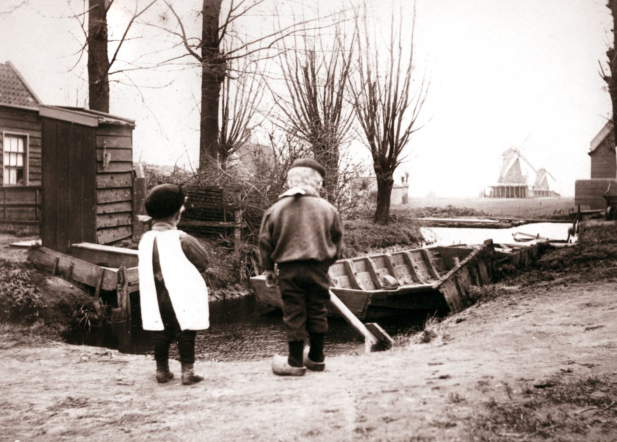 Barn, Laandam, Nederland, 1898. av James Batkin