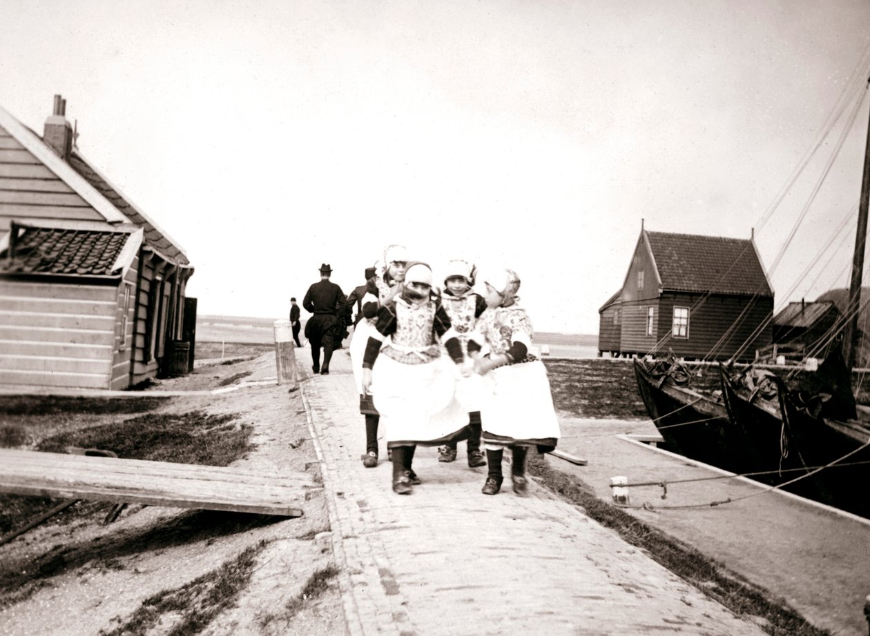 Barn på Marken Island, Nederland, 1898 av James Batkin