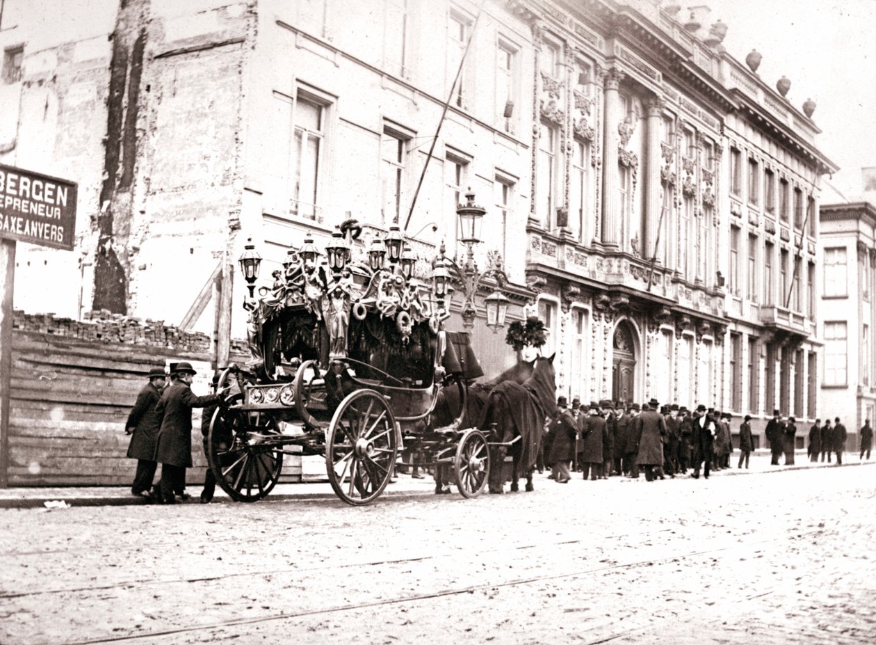 Hestetrukket likbil, Antwerpen, 1898 av James Batkin