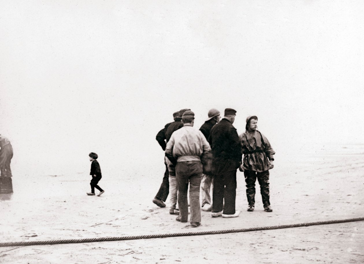 Menn på kysten, Scheveningen, Nederland, 1898. av James Batkin