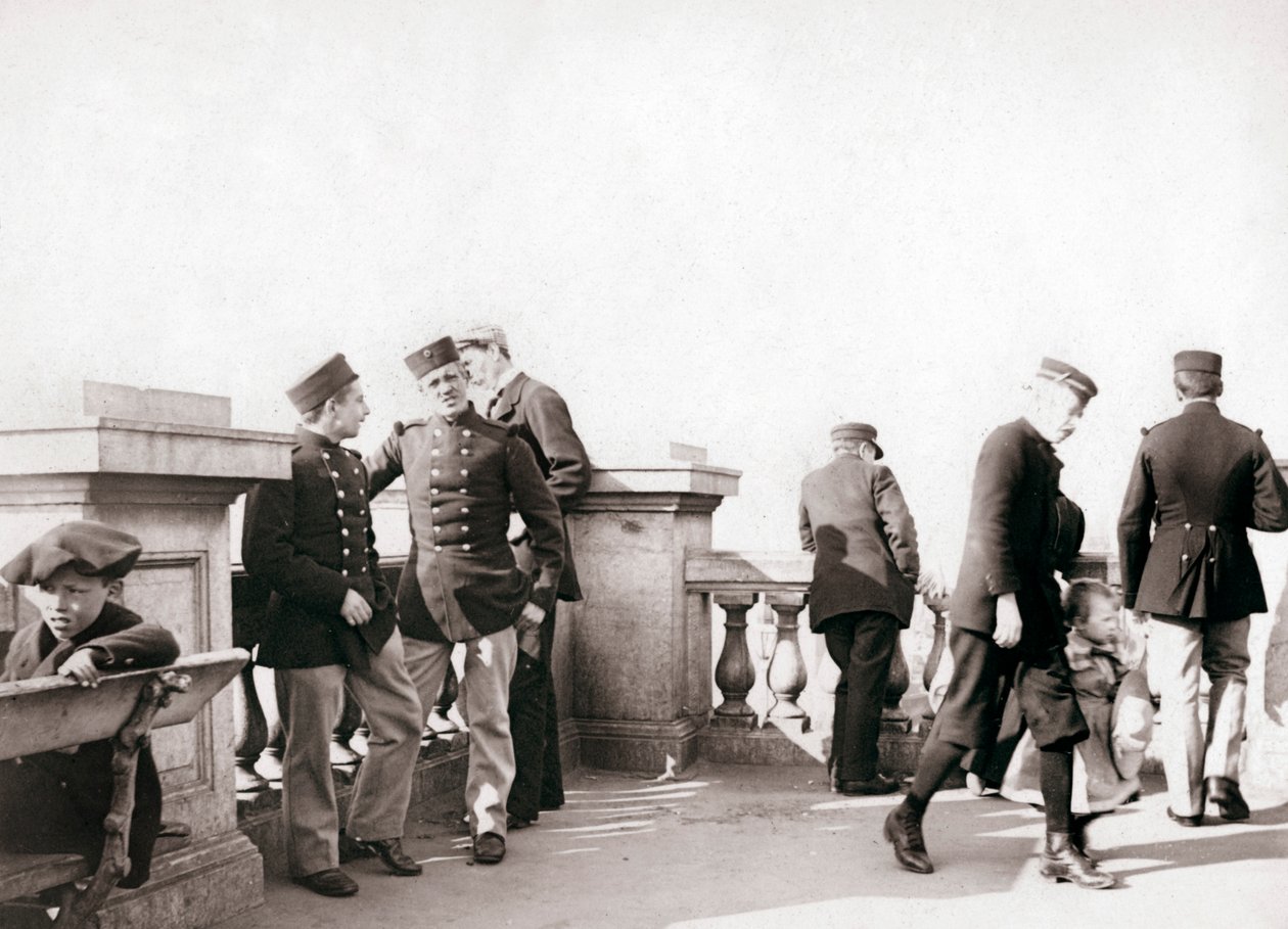 Folk i Antwerpen, 1898. av James Batkin