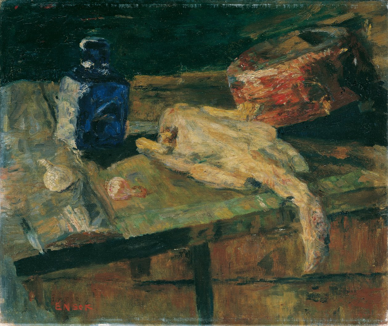 Stilleben med blå flaske og plukket kylling av James Ensor