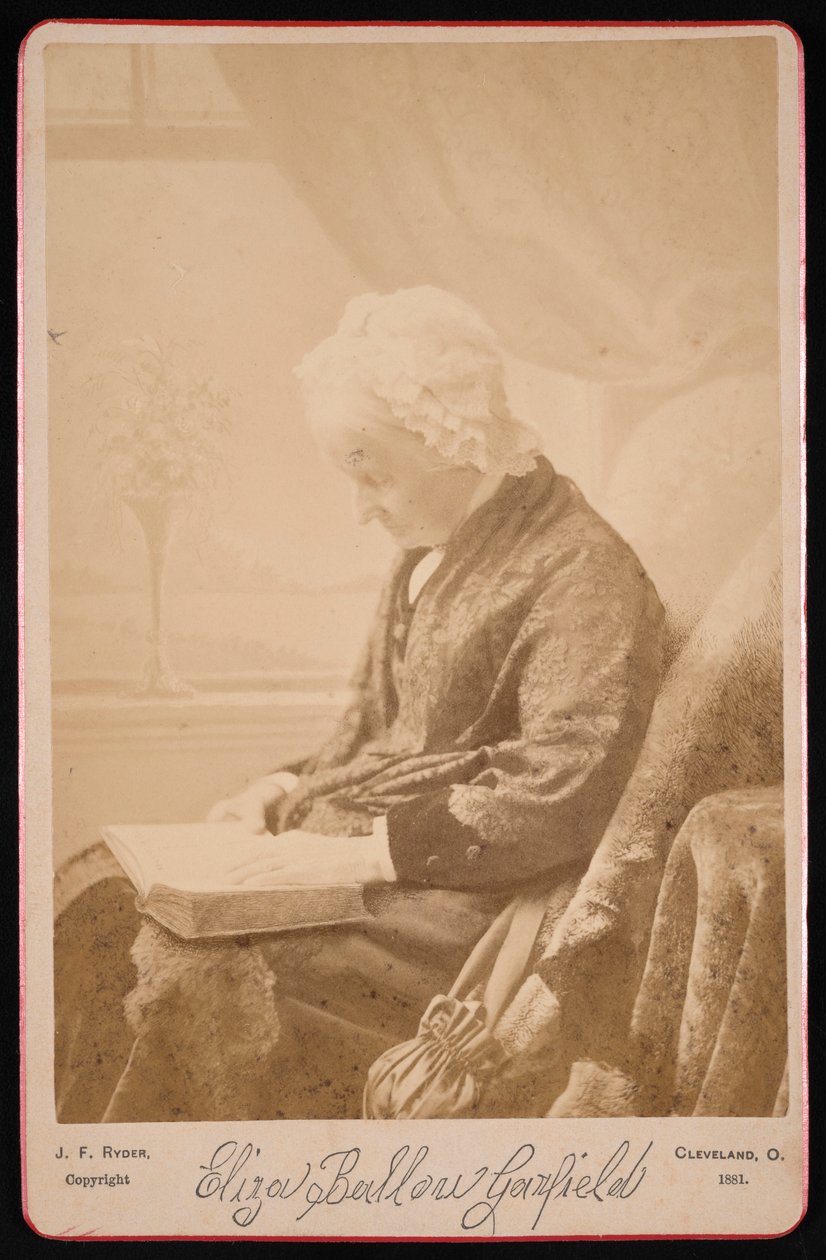Portrett av Eliza Ballou Garfield 1801-1888, 1881. av James Fitzallen Ryder